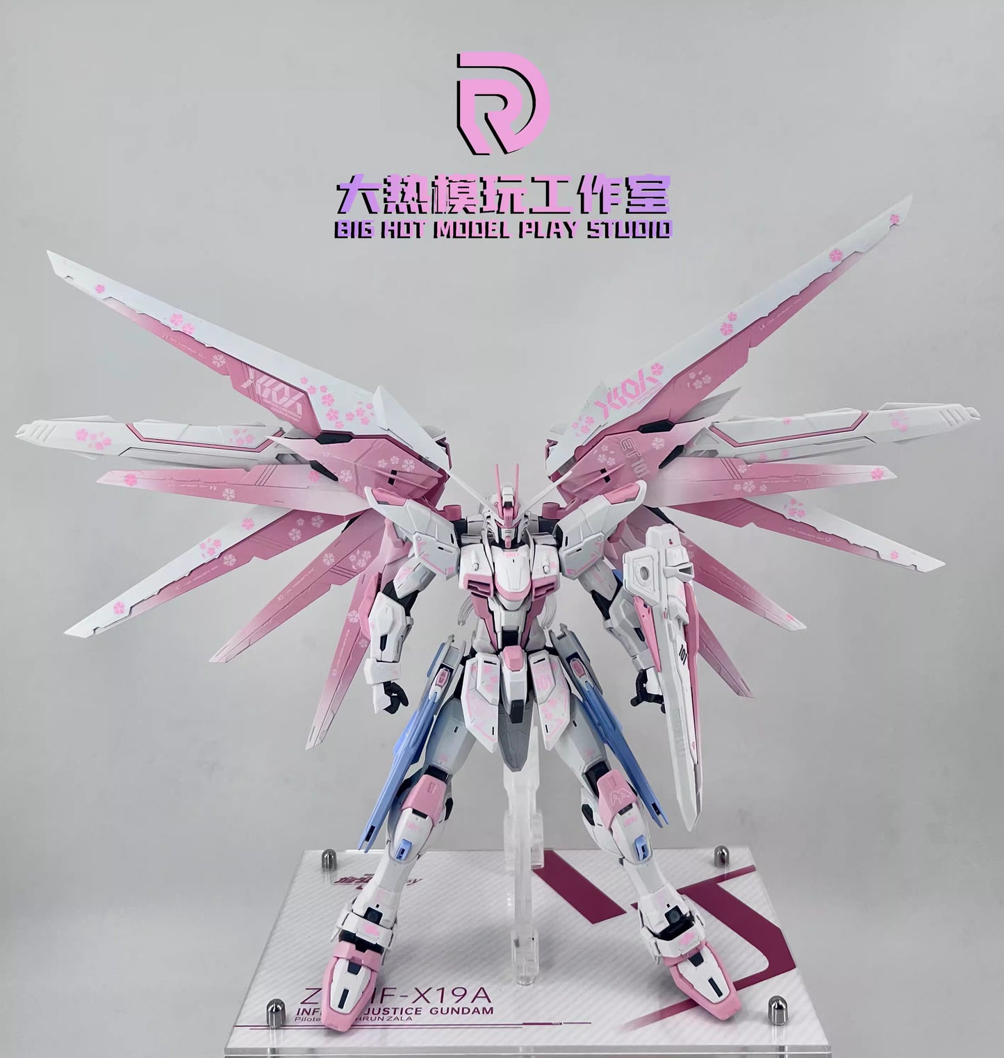 MG Freedom Gundam Ver. 2.0 1/100 Customized Version Cherry Blossom (Dare Studio)
