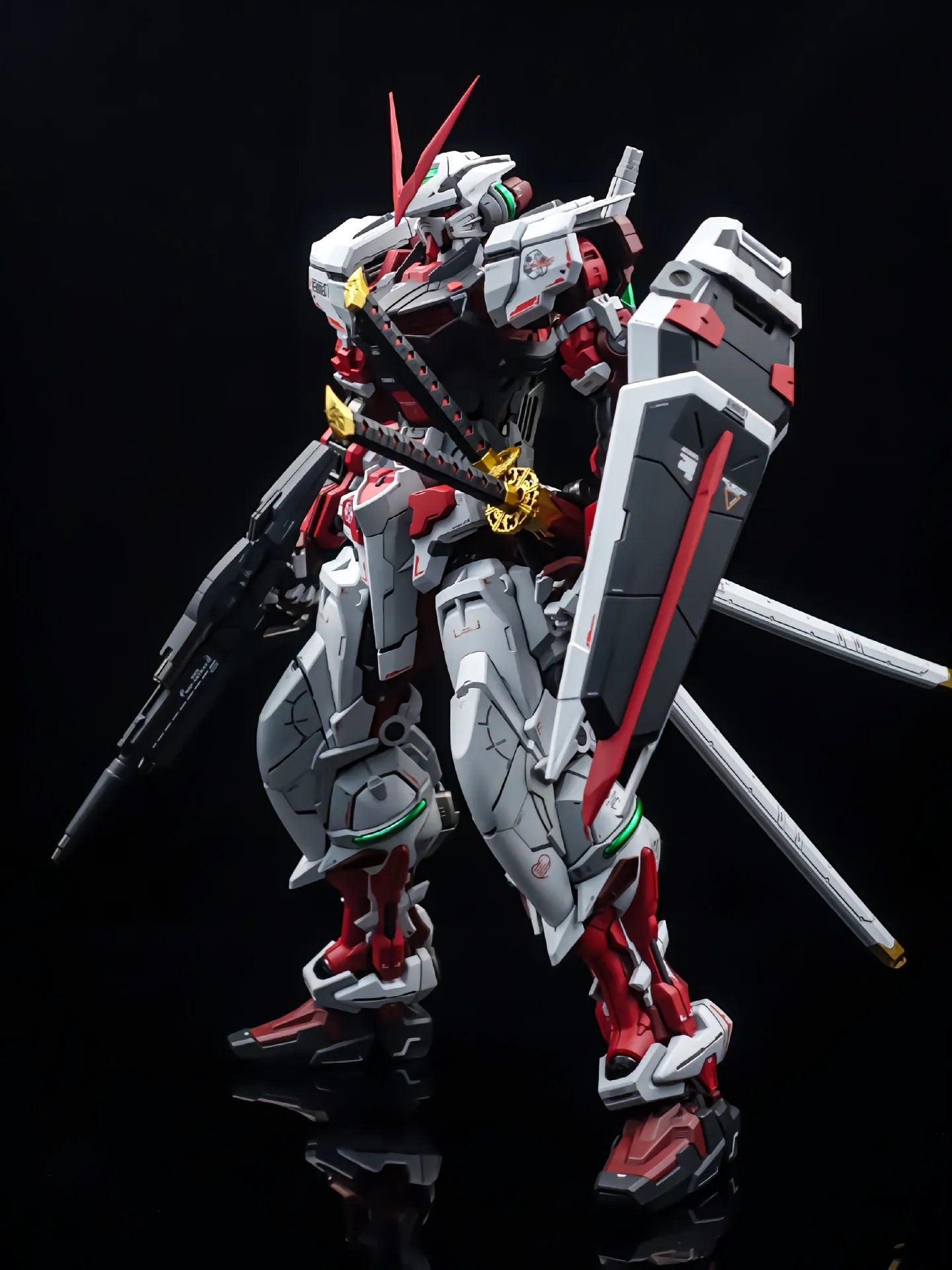 Nilson Works PG 1/60 Gundam Astray RED FRAME 1.0 (without Flight Unit Backpack)