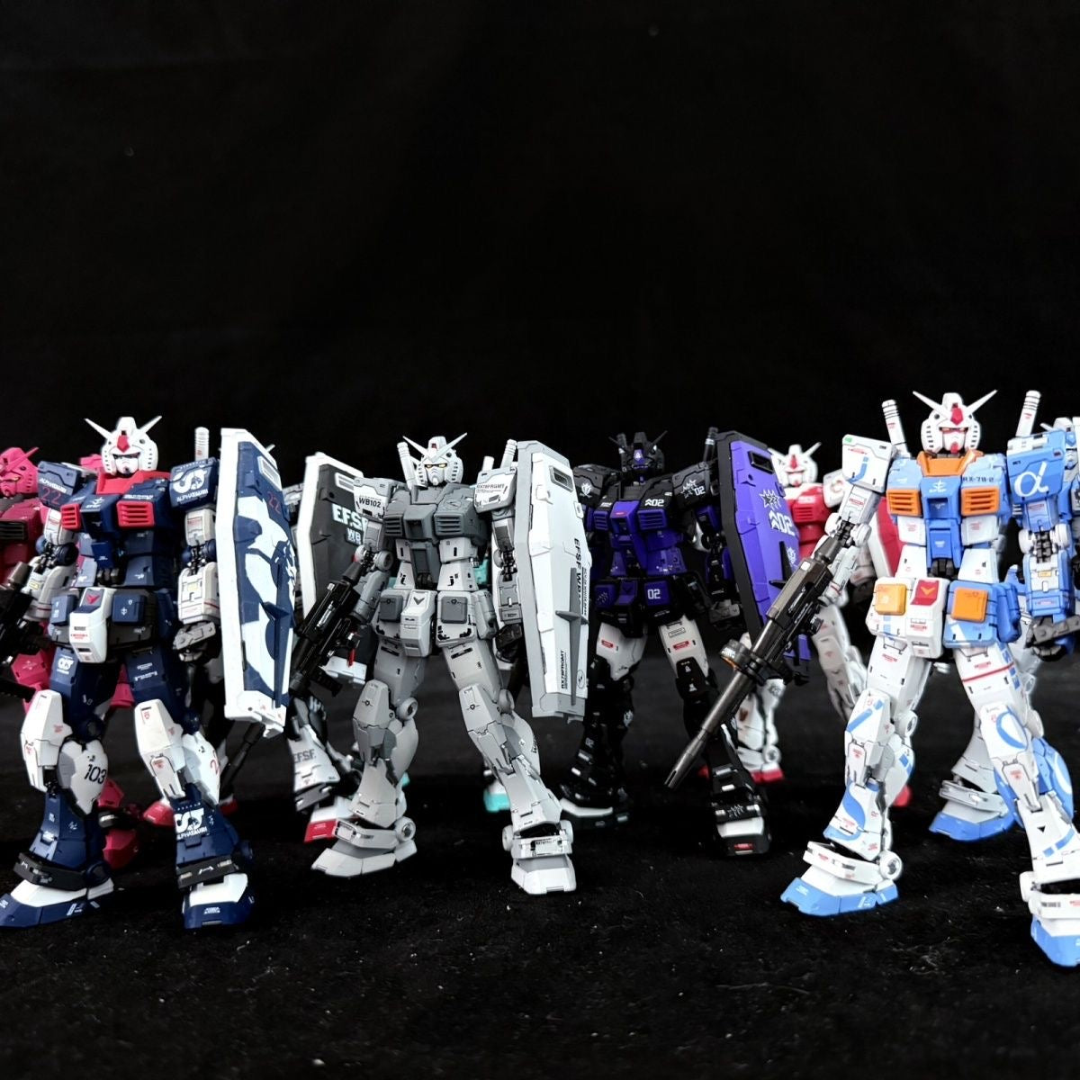 Changlong RG RX-78-2 Ver. 2.0 [Not Original Bandai Kit] 1/144 Customized Version Black Tri-Star ( Bubble Studio)