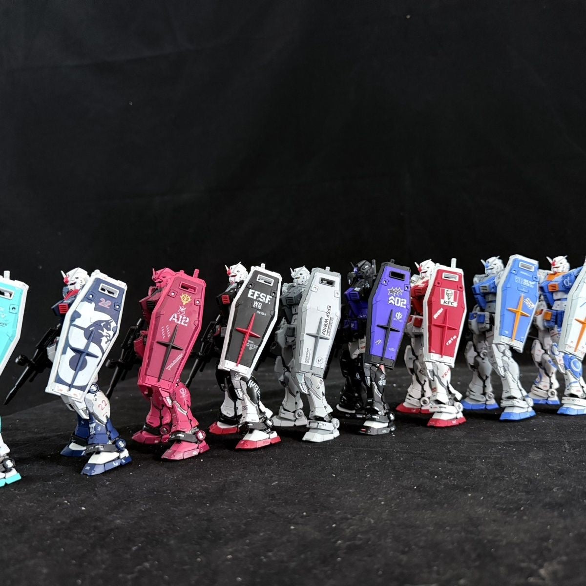 Changlong RG RX-78-2 Ver. 2.0 [Not Original Bandai Kit] 1/144 Customized Version Black Tri-Star ( Bubble Studio)