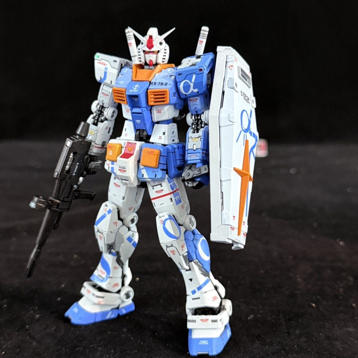 Changlong RG RX-78-2 Ver. 2.0 [Not Original Bandai Kit] 1/144 Customized Version Black Tri-Star ( Bubble Studio)