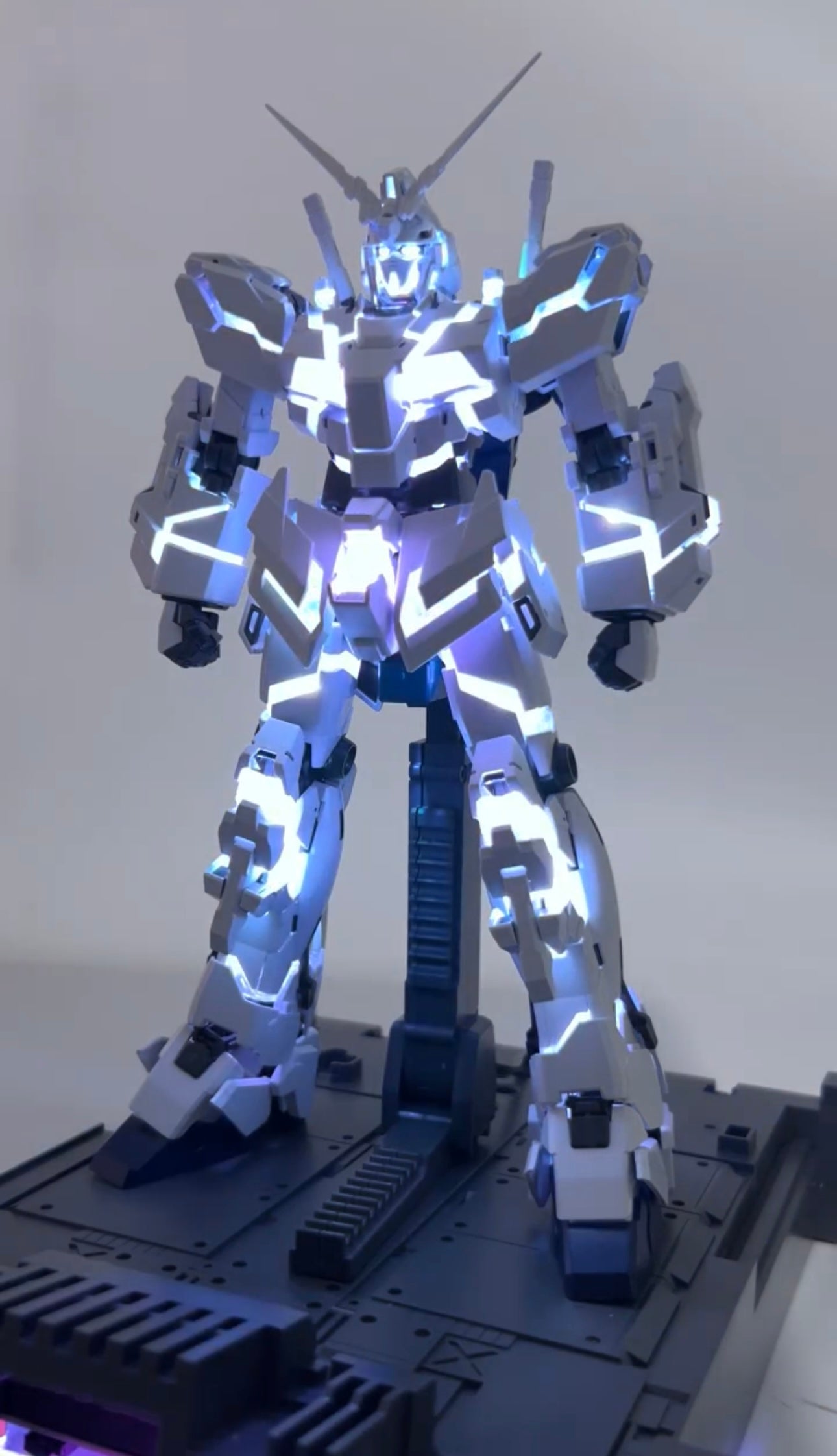 (Pre-Order) Changlong Model KO 7702 MGEX Unicorn Gundam 1/100 Model Kit (With Colorful RGB LED Unit and Action Base) (ETA: Q1 2026)