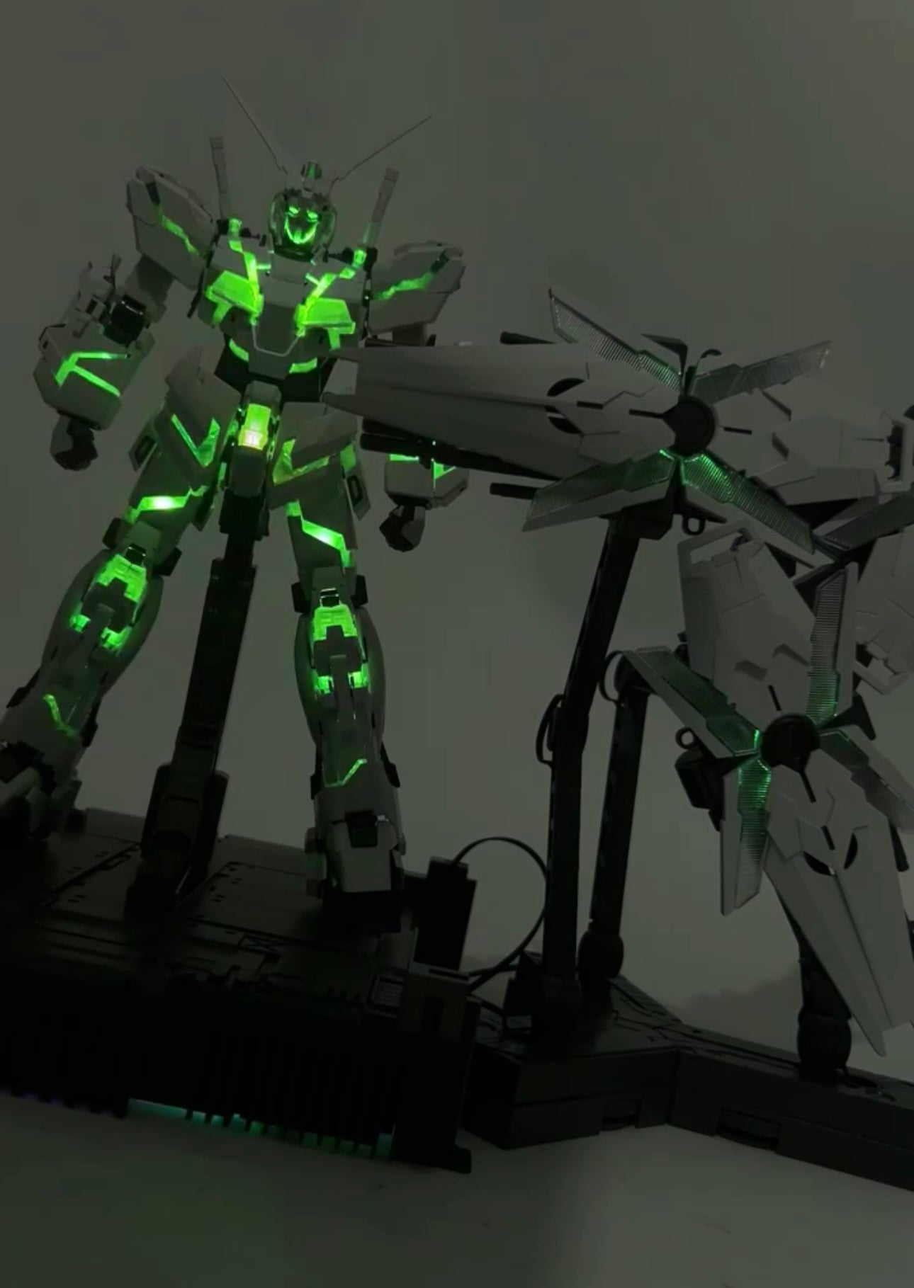 (Pre-Order) Changlong Model KO 7702 MGEX Unicorn Gundam 1/100 Model Kit (With Colorful RGB LED Unit and Action Base) (ETA: Q1 2026)