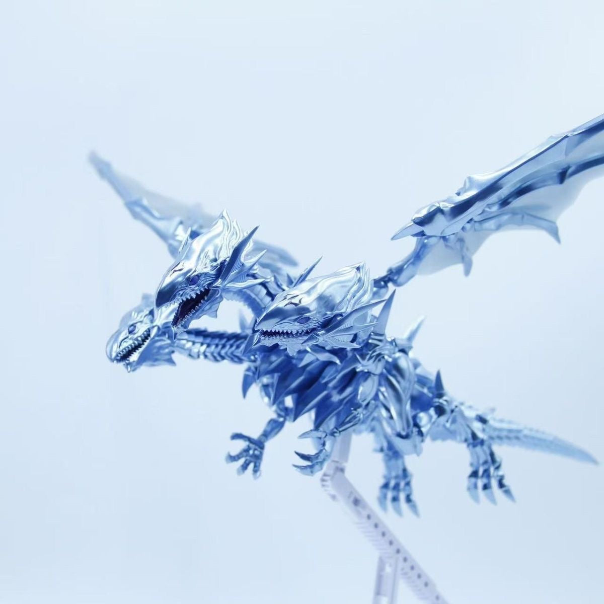 Kaiba Industry Figure-rise Standard Amplified Blue Eyes White Dragon (with 3 Heads Resin Kit) Metallic Blue Version