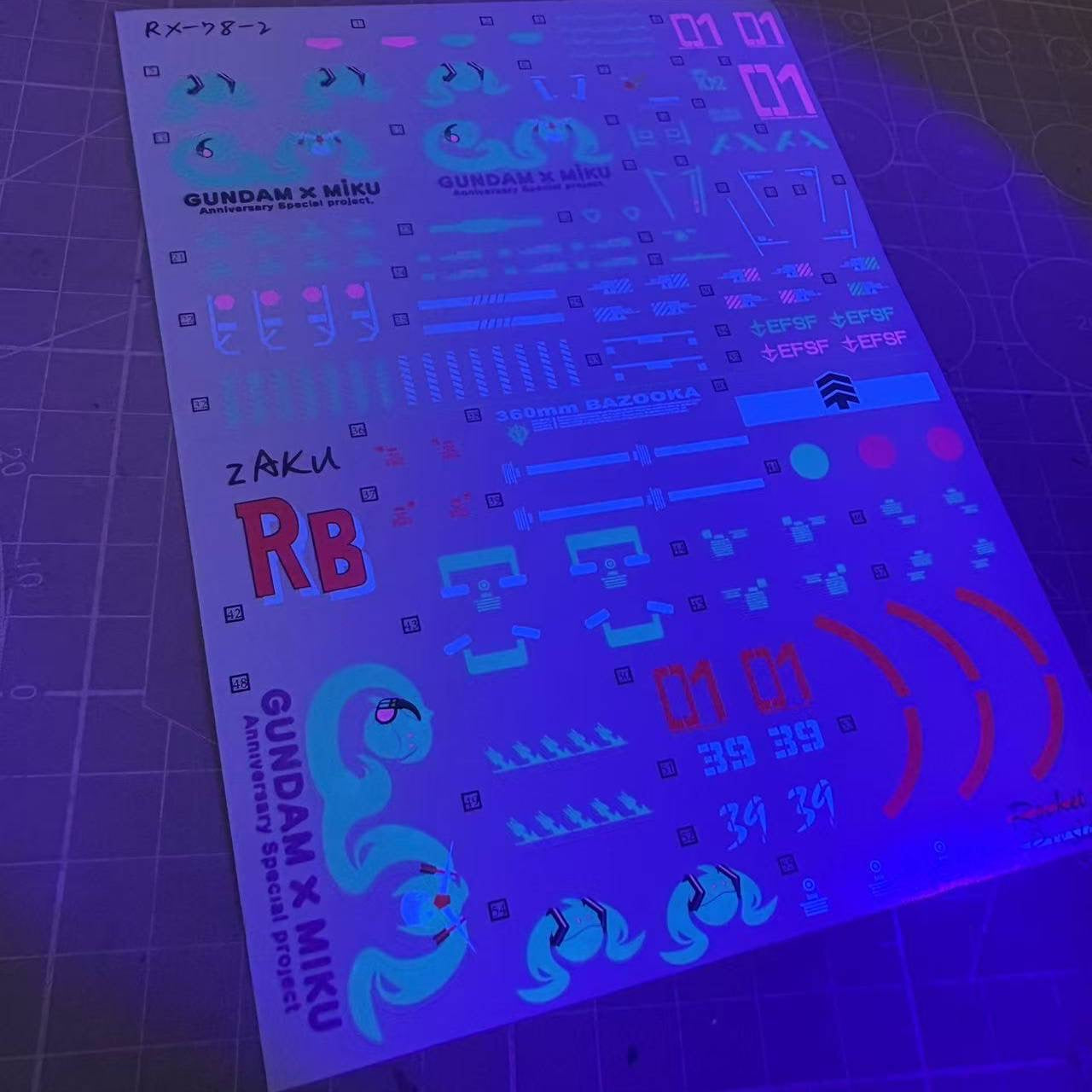 Customized Miku Water Decal for RG 01 RX-78-2 Gundam 1/144 [FLUORESCENT]