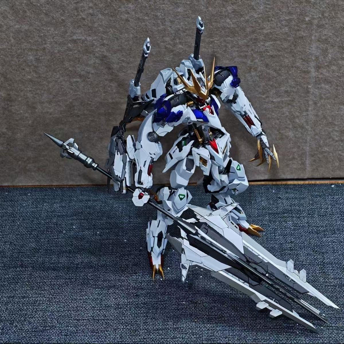 YX Studio Customized Paint Lunavor 1/100 scale Gundam Barbatos Lupus Rex Metallic Coating (Third Party, Not Original Bandai Kit Used)