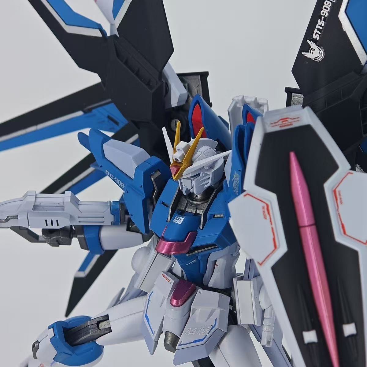 YX Studio Customized Paint XFS Studio 1/144 HGCE Rising Freedom Gundam Robot Spirits Style Coating (Third Party, Not Original Bandai Kit Used)