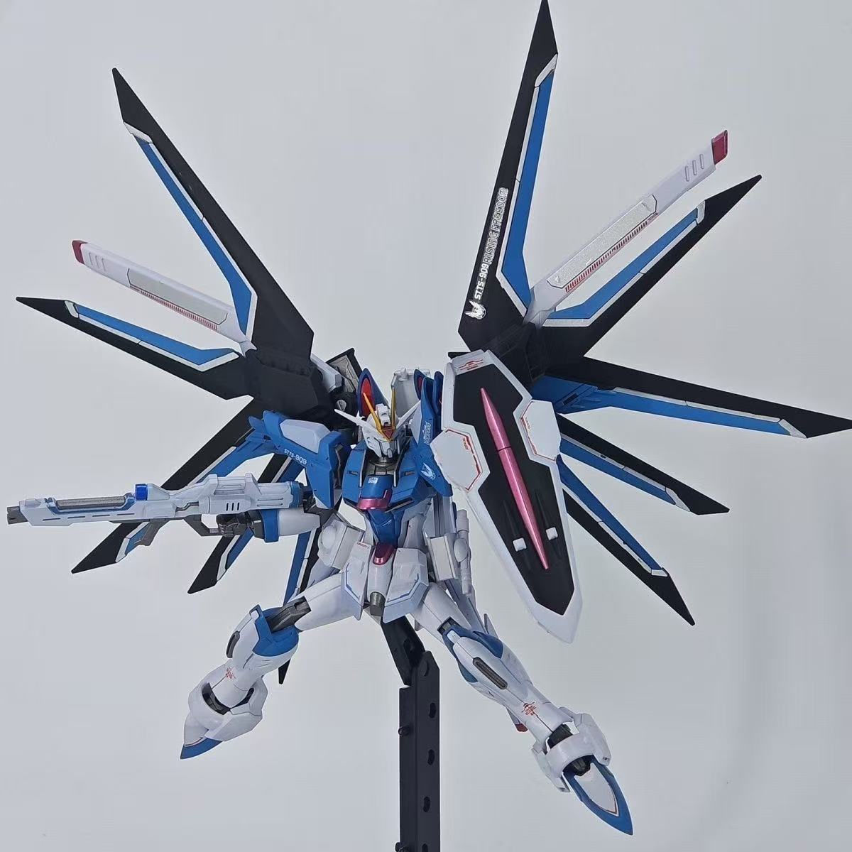 YX Studio Customized Paint XFS Studio 1/144 HGCE Rising Freedom Gundam Robot Spirits Style Coating (Third Party, Not Original Bandai Kit Used)