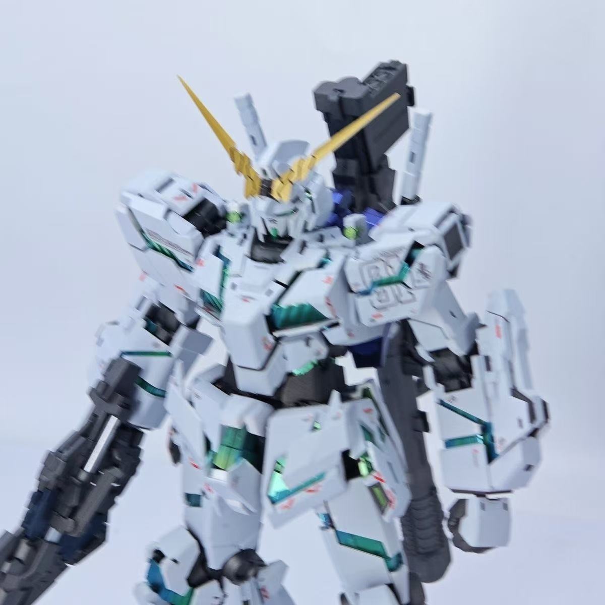 YX Studio Customized Paint Divine Beast 1/100 MGEX Unicorn Gundam Metal Composite Style Coating (Third Party, Not Original Bandai Kit Used)