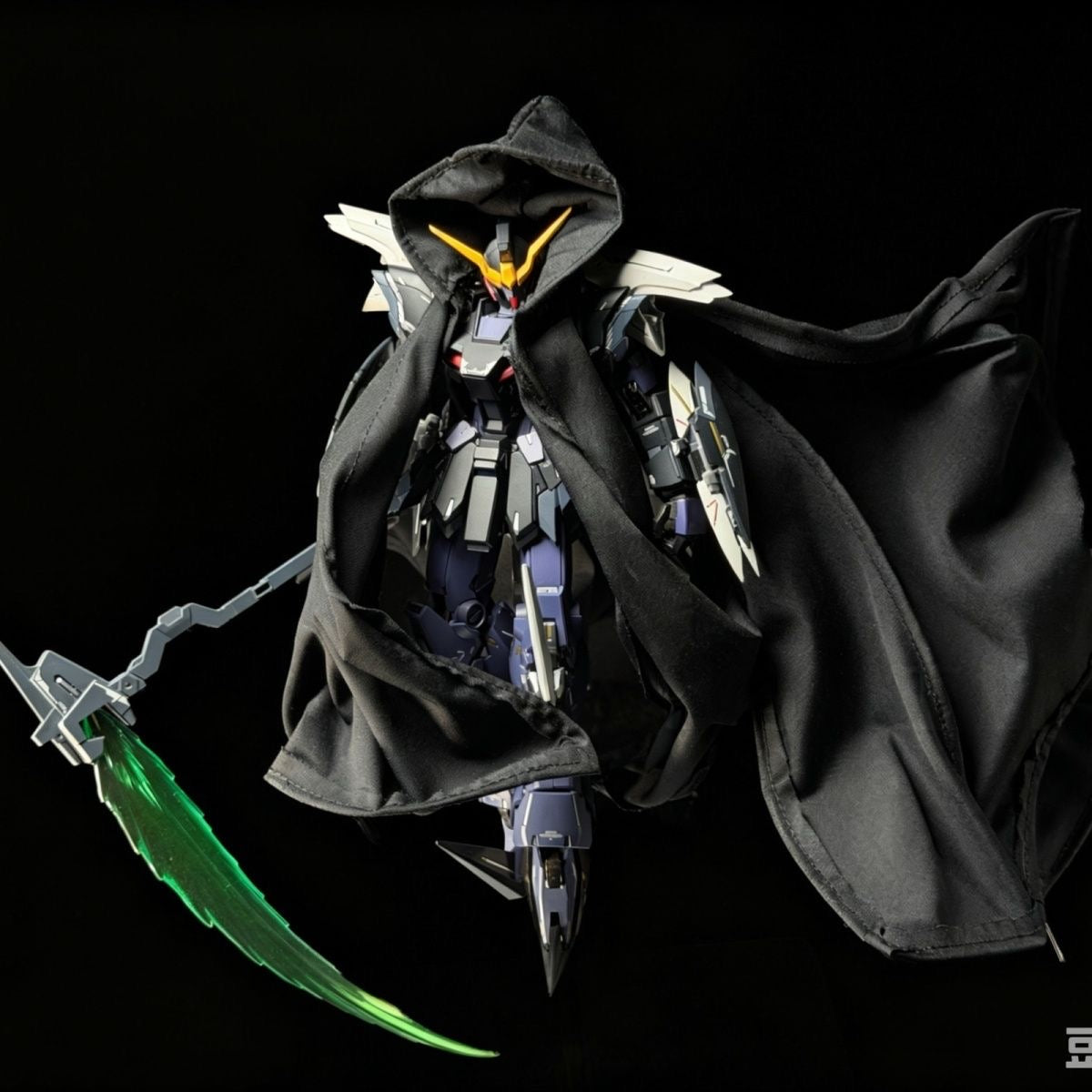AW Hand-crafted Black Cloth Cloak Cape with Wire for 1/100 Model Kit (Capes only, does not contain model kit)