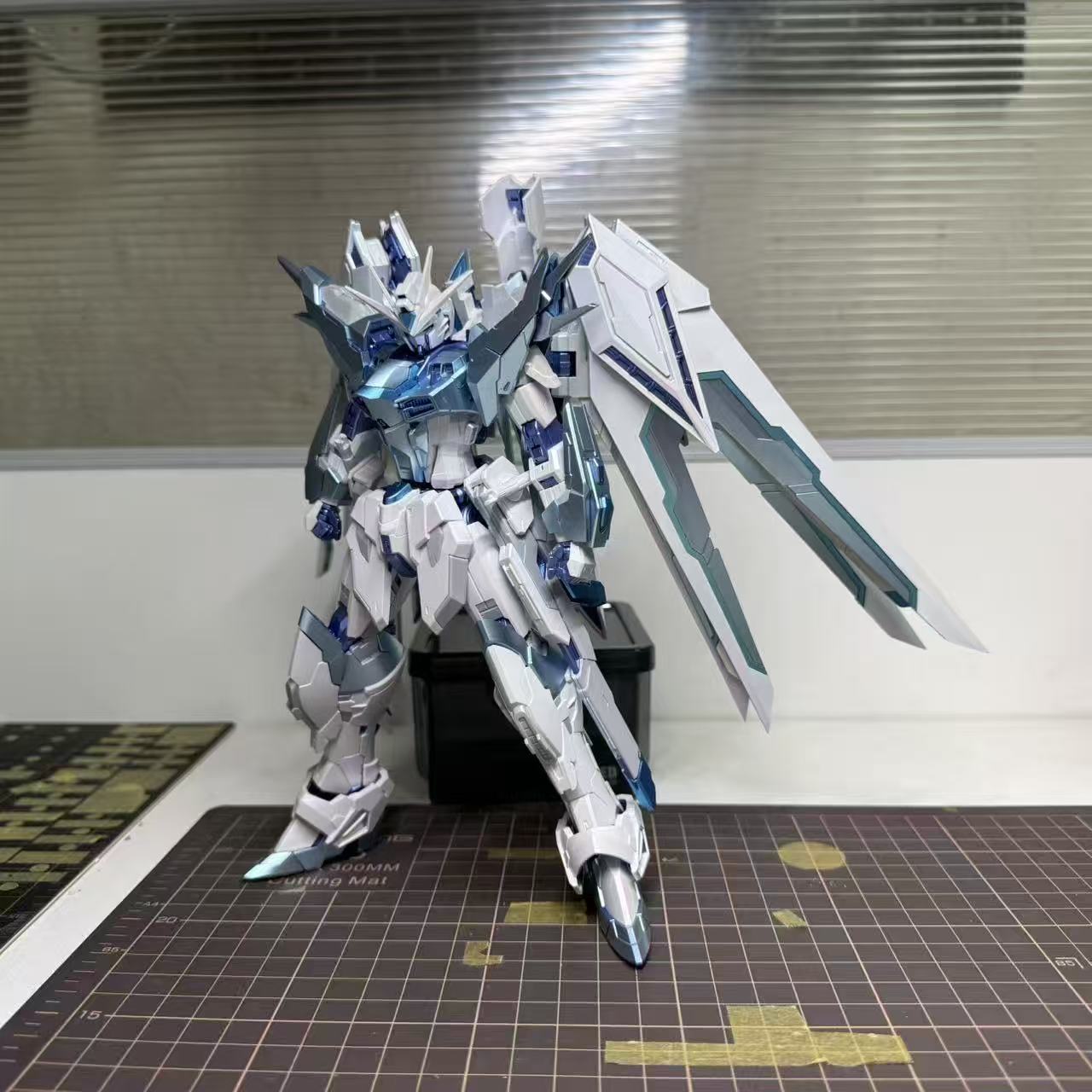 (Pre-Order) [wsss Studio] Shenma Model 1/100 Blue Knight GK Style Rising Freedom Gundam Model Kit Twilight Coating (ETA: October 2026)