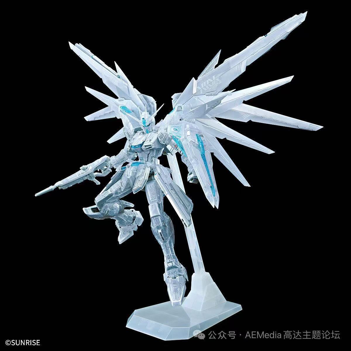 The Gundam Base Limited MG 1/100 Freedom Gundam Ver. 2.0 [Metallic Clear White]