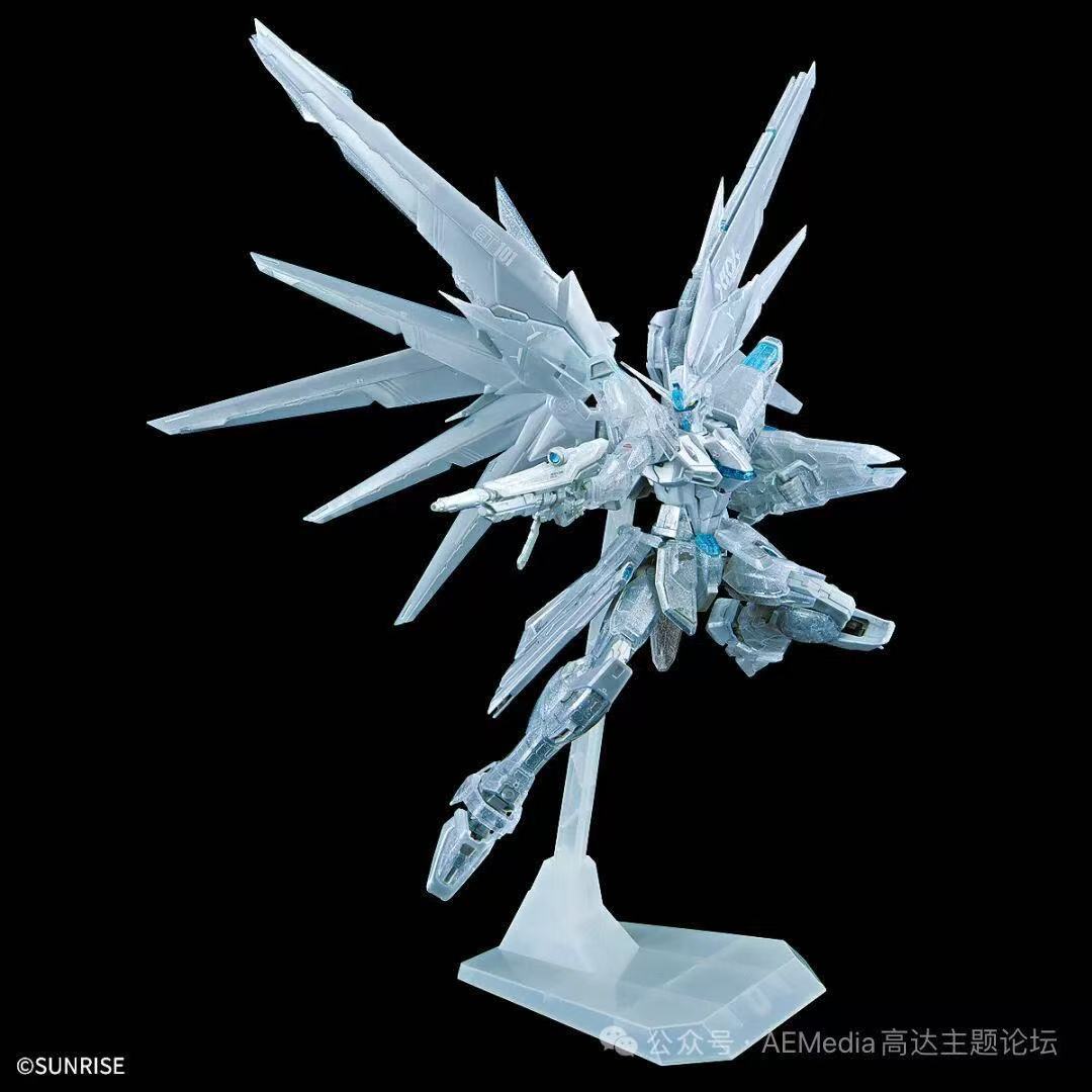 The Gundam Base Limited MG 1/100 Freedom Gundam Ver. 2.0 [Metallic Clear White]
