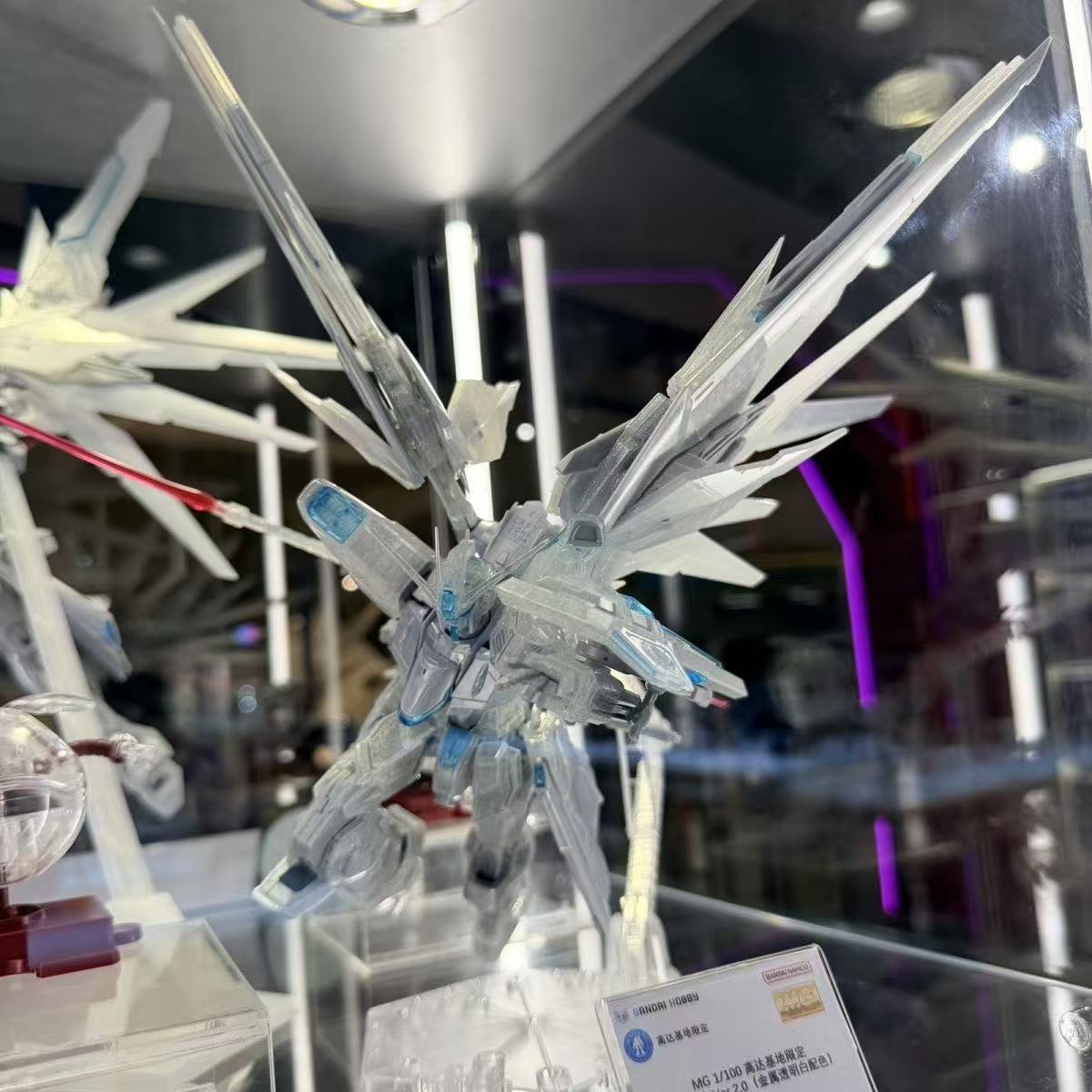 The Gundam Base Limited MG 1/100 Freedom Gundam Ver. 2.0 [Metallic Clear White]