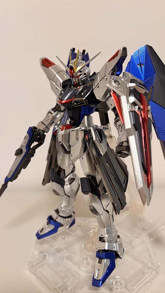 MG Freeom Gundam Ver. 2.0 1/100 Customized Version Metallic Paint (Qianshou Studio)