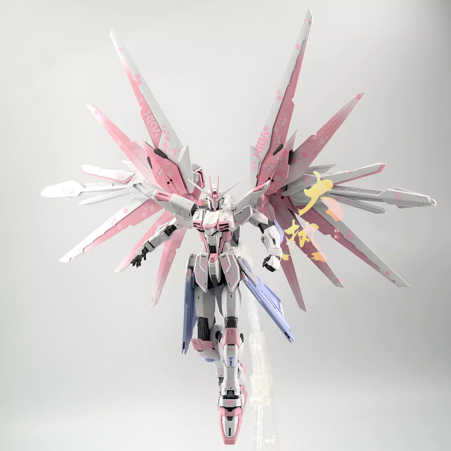 MG Freedom Gundam Ver. 2.0 1/100 Customized Version Cherry Blossom (Dare Studio)
