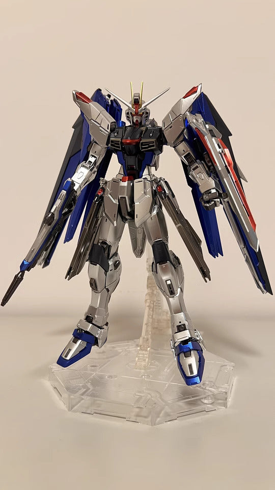 MG Freeom Gundam Ver. 2.0 1/100 Customized Version Metallic Paint (Qianshou Studio)