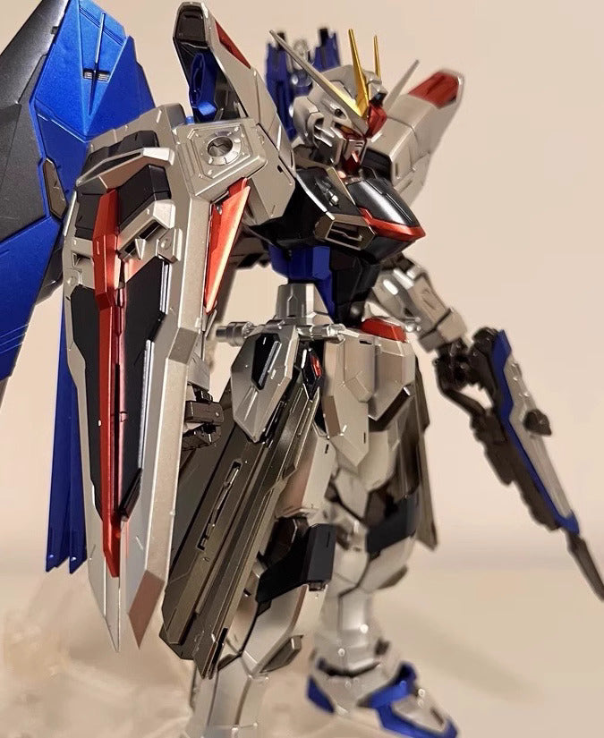 MG Freeom Gundam Ver. 2.0 1/100 Customized Version Metallic Paint (Qianshou Studio)